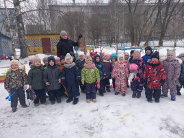 Покормите птиц зимой. Покормите птиц зимой.